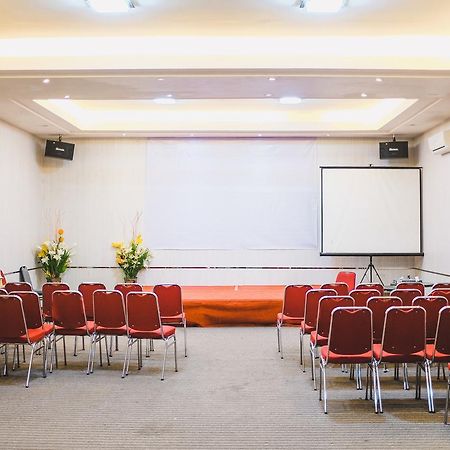Reddoorz Plus Near Mall Panakukang Makassar Bagian luar foto