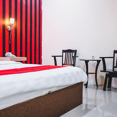 Reddoorz Plus Near Mall Panakukang Makassar Bagian luar foto