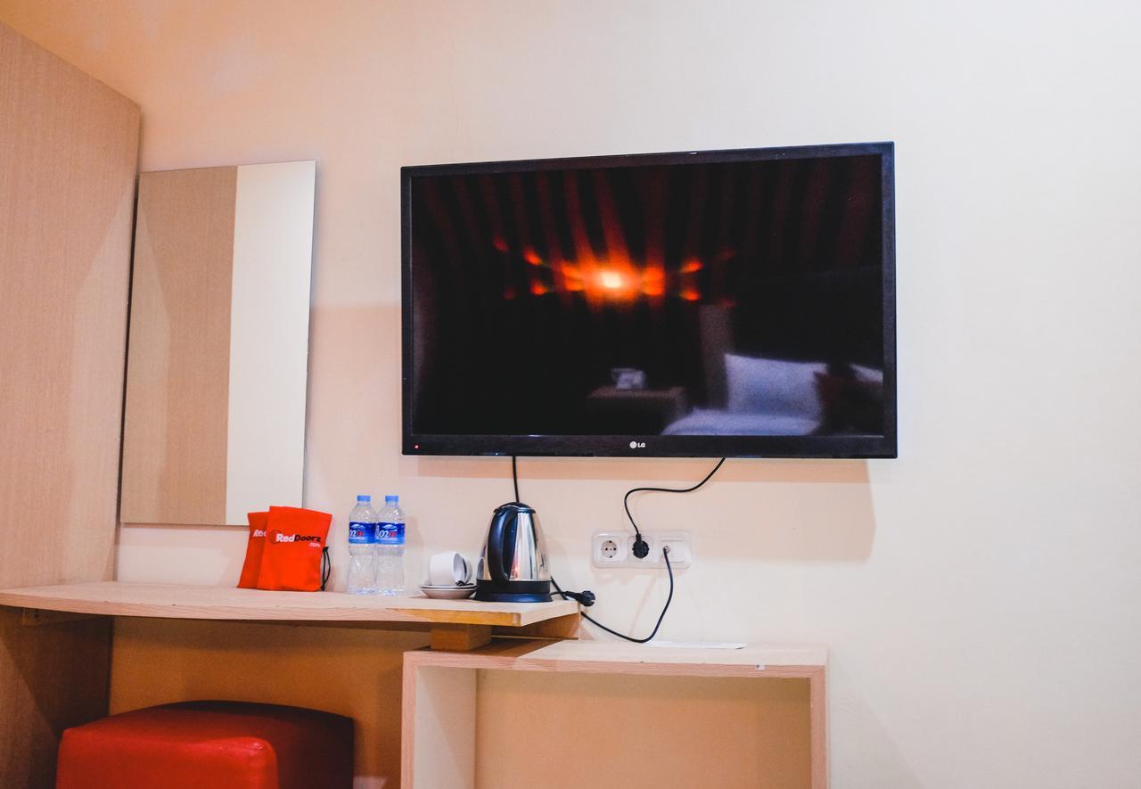 Reddoorz Plus Near Mall Panakukang Makassar Bagian luar foto