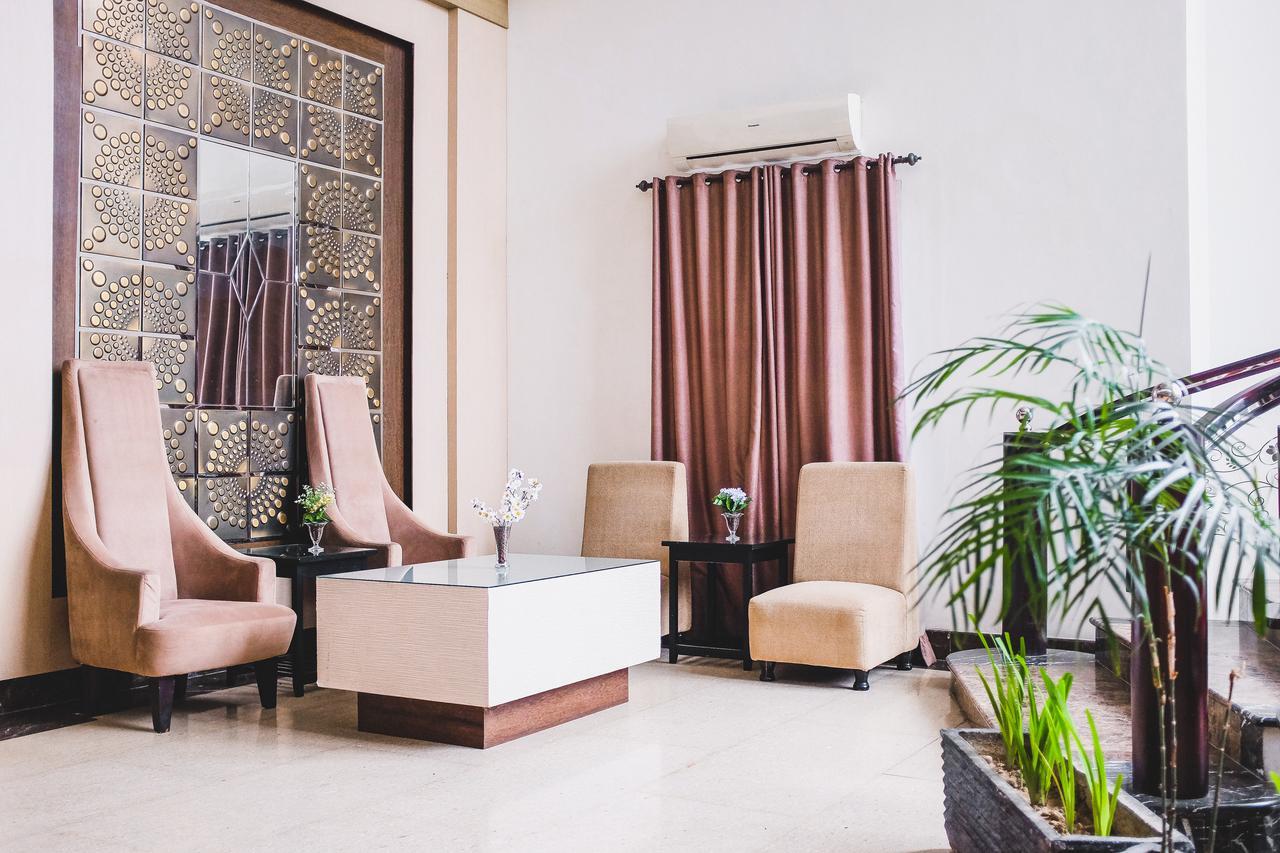 Reddoorz Plus Near Mall Panakukang Makassar Bagian luar foto
