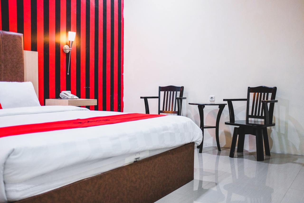 Reddoorz Plus Near Mall Panakukang Makassar Bagian luar foto